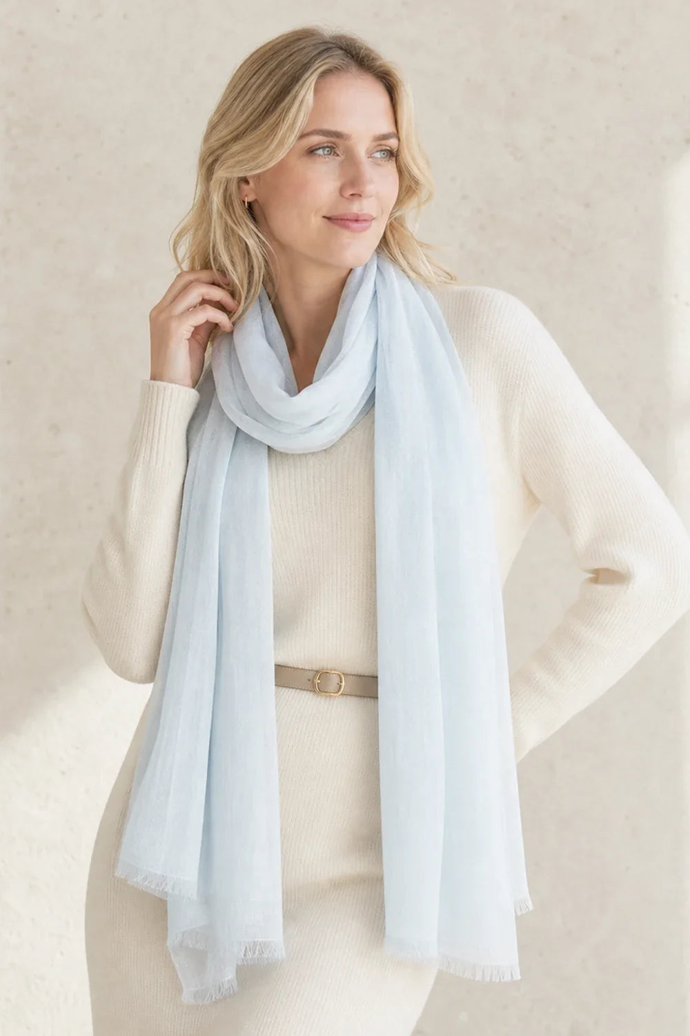 Fringed vs. Fringe-Free Cashmere Scarves: Choosing the Right Finish